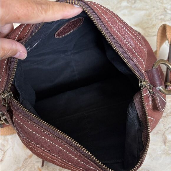 Roots Leather Vintage Crossbody Bag - Picture 13 of 16